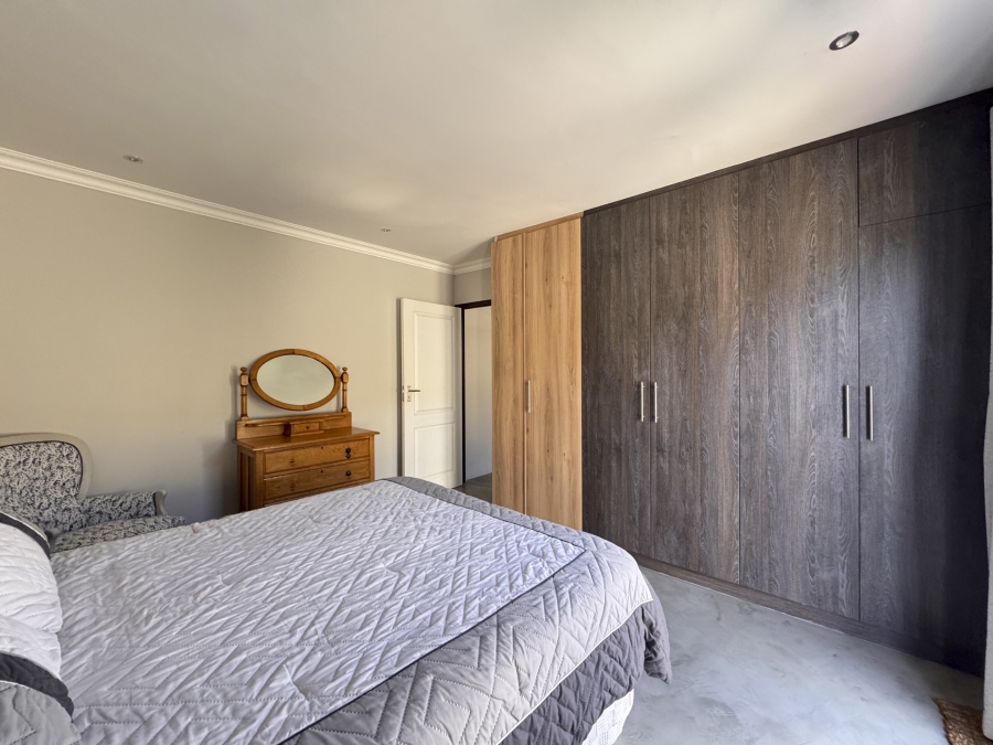 6 Bedroom Property for Sale in Sunset Estate Western Cape